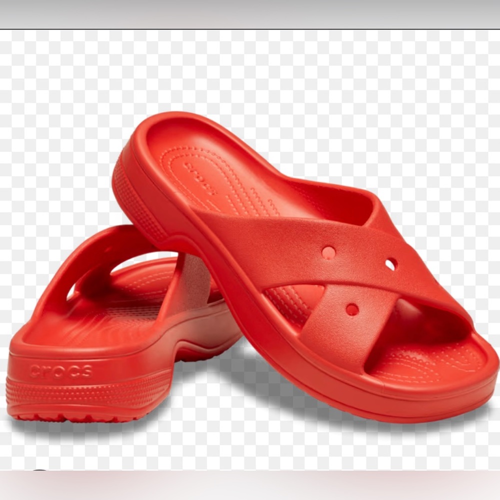 NWT Crocs Classic Women's Cross Strap in size 8 red